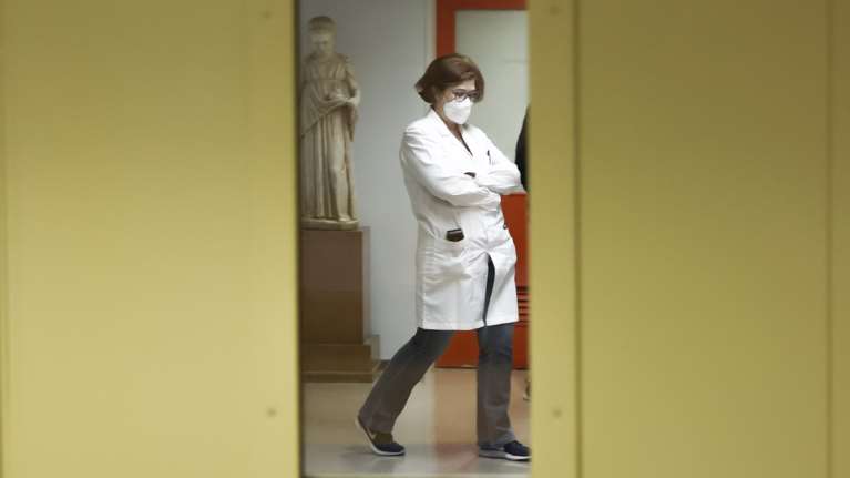 Ποιοι εργαζόμενοι στον χώρο της υγείας θα πάρουν το αυξημένο επίδομα έως 200 ευρώ - Οι νέοι δικαιούχοι