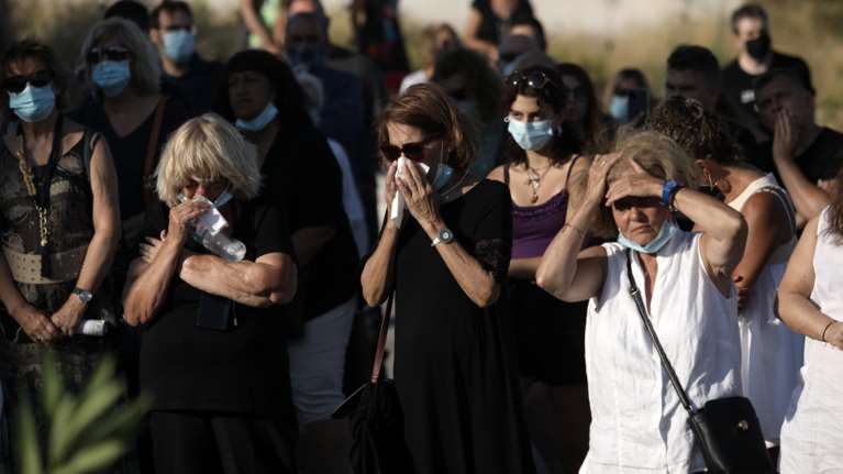 Τραγωδία στο Μάτι: Επιμνημόσυνη δέηση για τα θύματα της πυρκαγιάς [εικόνες]