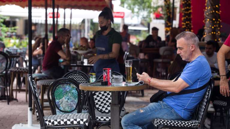 Κορονοϊός: &quot;Βράζει&quot; η Αττική με 1.216 νέα κρούσματα - 184 στη Θεσσαλονίκη, στα ύψη Ηράκλειο και Ρέθυμνο