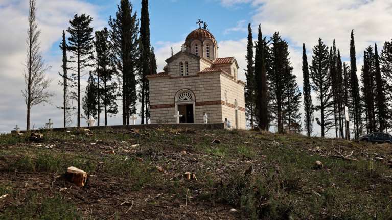 Μενδώνη: Έτοιμη να δεχτεί κόσμο η εκκλησία στο Τατόι - Το κοιμητήριο ανήκει στο ελληνικό κράτος