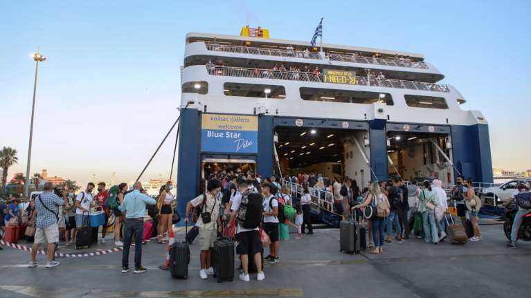 Ακτοπλοϊκά εισιτήρια: Σύσκεψη στο Μαξίμου με τους ακτοπλόους για τις υψηλές τιμές
