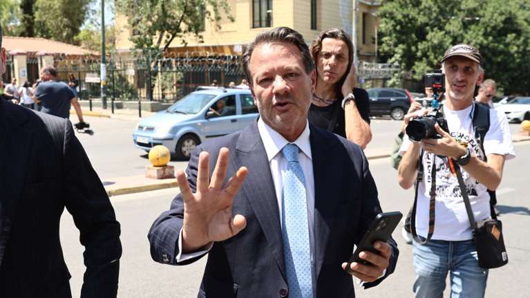 Καβγάς Λύτρα με τον δικηγόρο της Πολυζωγοπούλου: Μην μου πας κόντρα, δεν ξέρεις με ποιον τα βάζεις [βίντεο]