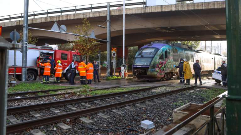 Προαστιακός: Εκτροχιάστηκε συρμός στου Ρέντη με 75 επιβάτες - Καθυστερήσεις στα δρομολόγια