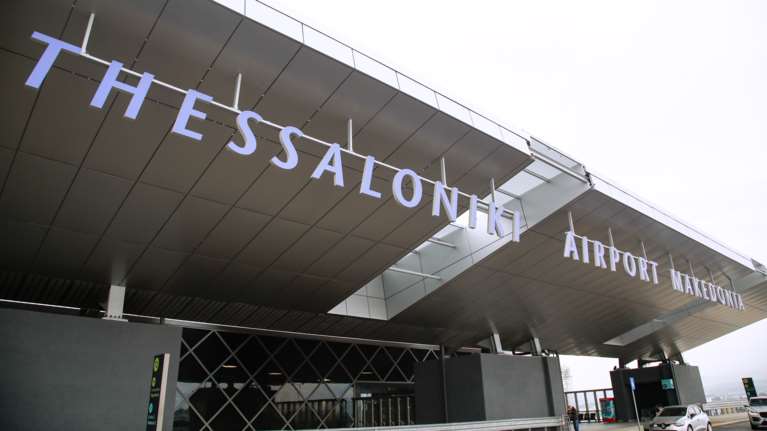 Επιτέθηκε σε υπαλλήλους του αεροδρομίου στη Θεσσαλονίκη - Δεν τον άφησαν να περάσει επειδή έφτασε καθυστερημένος