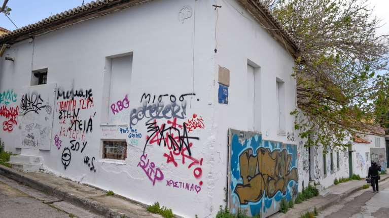 Αιματηρή ληστεία στην Ακρόπολη: Σεσημασμένος ο 17χρονος - Τον &quot;έκαψε&quot; η ματωμένη μπλούζα