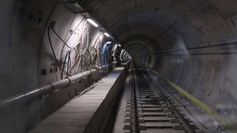 Κανονικά διεξάγονται τα δρομολόγια στη γραμμή 2 του μετρό – Πτώση ατόμου στις γραμμές