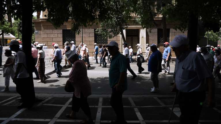 Τα πρώτα μέτρα της κυβέρνησης για τις αυξήσεις σε μισθούς και συντάξεις- Αμεσα η αύξηση του αφορολόγητου