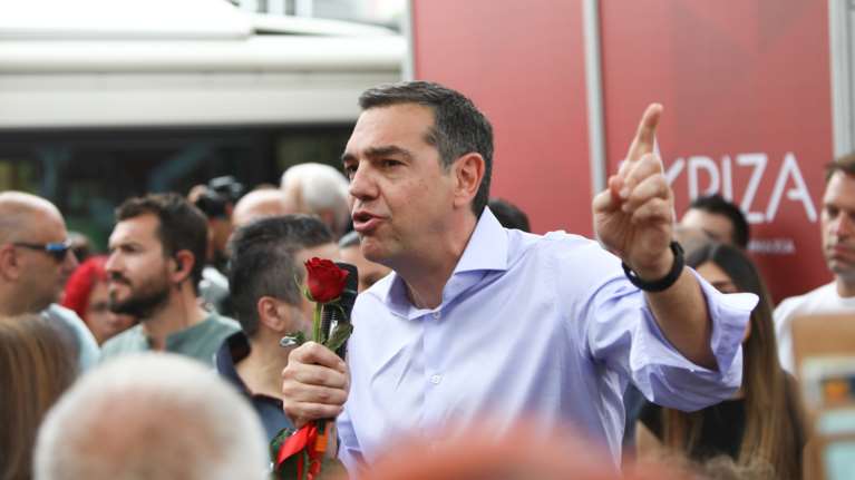 Τσίπρας για Μητσοτάκη: &quot;Παίζει επικίνδυνα παιχνίδια με τα εθνικά μας θέματα και ο Ερντογάν θα τρίβει τα χέρια του&quot;