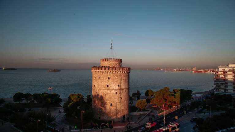 Θεσσαλονίκη: Δύο αδέλφια κατηγορήθηκαν για τον ξυλοδαρμό της 20χρονης αδερφής τους - Αθωώθηκαν από το αυτόφωρο