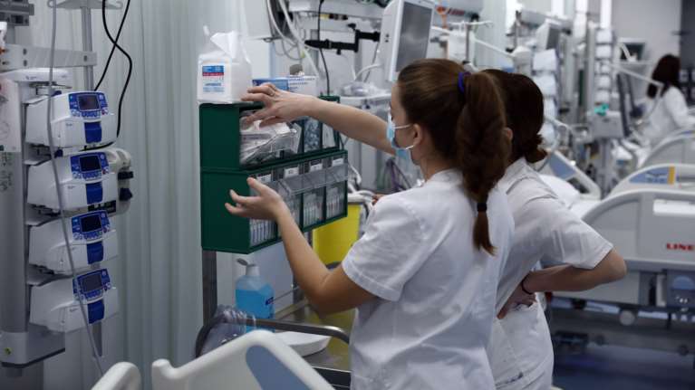 Σαρώνουν οι αναπνευστικές ιώσεις, σε έξαρση η γρίπη - Η τελευταία έκθεση του ΕΟΔΥ