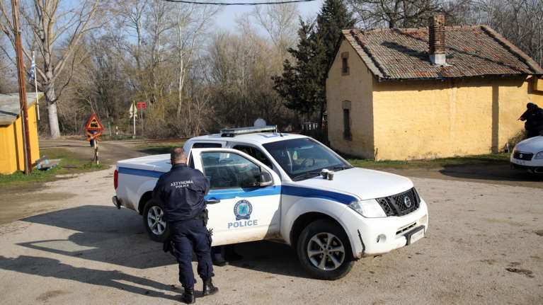 Στον εισαγγελέα οι 5 αστυνομικοί που συνελήφθησαν στον Έβρο - Εμπλέκονται σε κύκλωμα διακίνησης αλλοδαπών