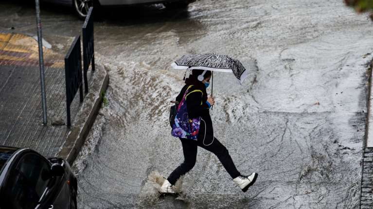 Συννεφιασμένη Κυριακή: Που θα σημειωθούν βροχές και πτώση της θερμοκρασίας - Επιστρέφει το κρύο στην Αττική