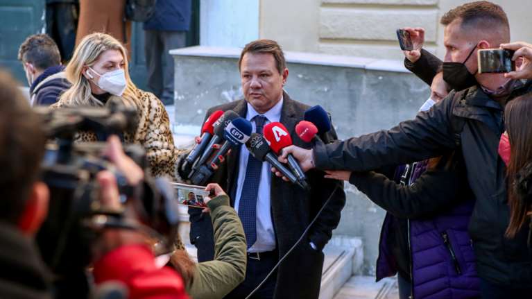 Πάτρα: &quot;Της έχω πει να μη βγαίνει και εκτίθεται&quot; - Η συμβουλή του Λύτρα στη μητέρα των τριών παιδιών