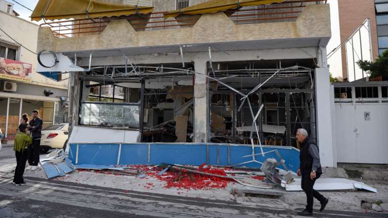 Ισχυρή έκρηξη στο Νέο Ηράκλειο: Καταστράφηκε ολοσχερώς καφετέρια - &quot;Ήταν σαν να ξεκίνησε πόλεμος&quot; [εικόνες - βίντεο]