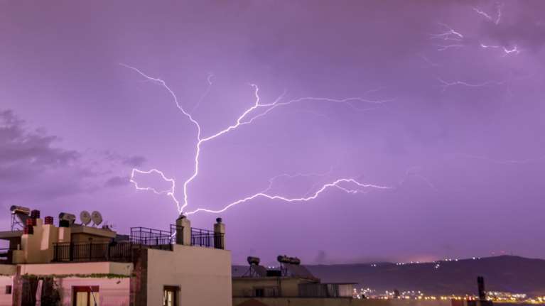 Κακοκαιρία Genesis: Σαρώνει Μακεδονία και Θράκη - Πάνω από 27.000 κεραυνοί σήμερα - Πότε θα χτυπήσει την Αττική [Εικόνες - Βίντεο]