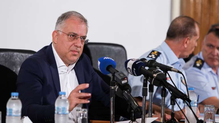 Θεοδωρικάκος: Ανάληψη ευθύνης για την επίθεση στο πολιτικό γραφείο του - Νέες απειλές κατά του υπουργού