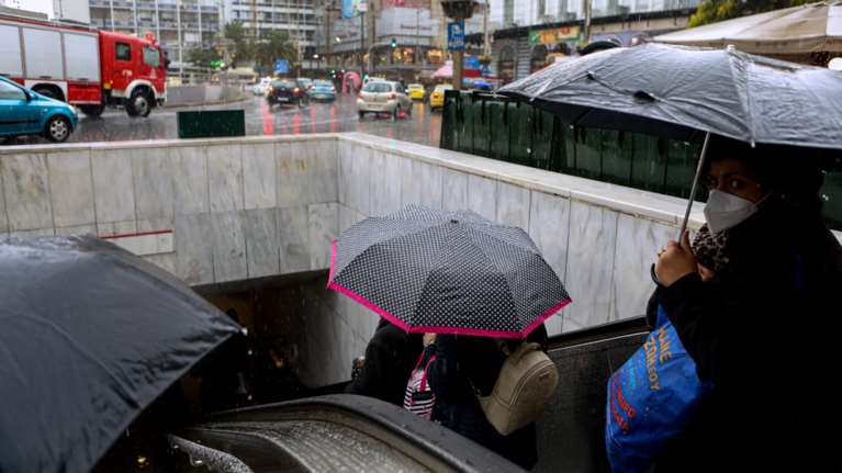 Πρόγνωση Μαρουσάκη: Έντονη κακοκαιρία έως την Πέμπτη - Με τι καιρό θα κάνουμε Πρωτοχρονιά [χάρτες]