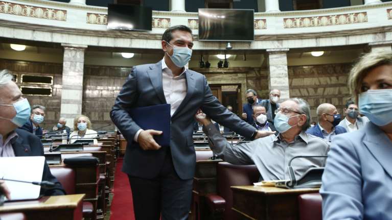 Επίθεση Τσίπρα στην κυβέρνηση για τη συμφωνία με Γαλλία: Ξαναγυρίζουμε στην εποχή του Άκη και του Γιάννου;