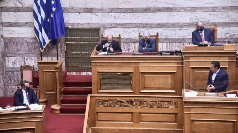 Επίκαιρη ερώτηση Τσίπρα σε Μητσοτάκη για την πανδημία: Στις χειρότερες θέσεις της Ευρώπης σε θύματα η Ελλάδα