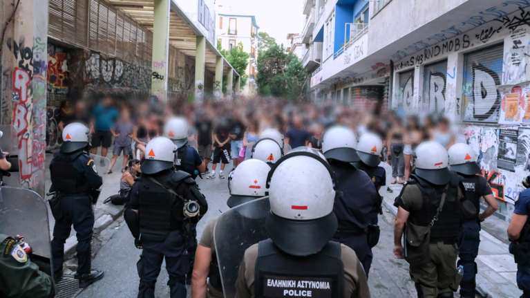 Εξάρχεια: Φράχτης πέντε μέτρων, 24ωρη παρουσία των ΜΑΤ και περιπολίες για τα έργα στο Μετρό