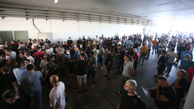 Πανικός για την ΑΕΚ: Λαοθάλασσα για να πάρουν εισιτήρια διαρκείας [εικόνες]