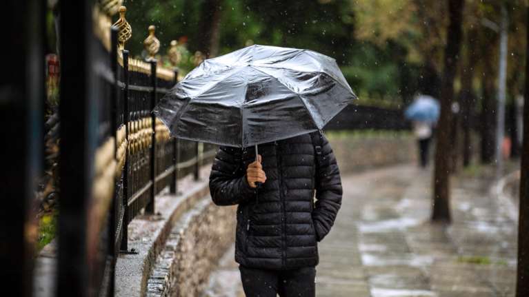 Meteo: Βουτιά του υδράργυρου την Τετάρτη - Πού θα σημειωθούν βροχές και καταιγίδες