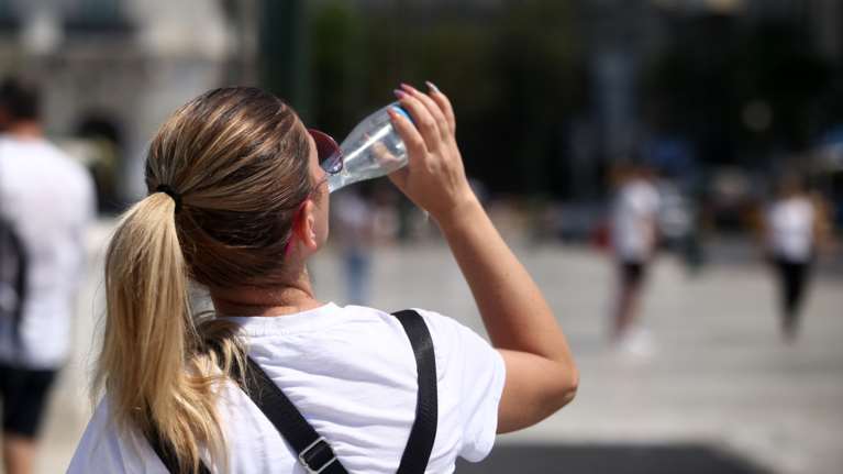 Καύσωνας: 42 βαθμοί την Παρασκευή - Παραμένουν τα 40άρια στην Αθήνα το Σαββατοκύριακο