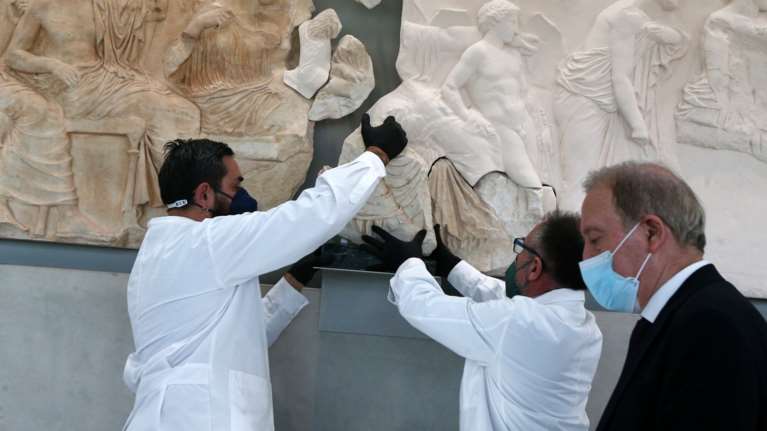 Στο Μουσείο της Ακρόπολης το θραύσμα Fagan του Παρθενώνα - Μητσοτάκης: &quot;Καλή αρχή&quot; για τα Γλυπτά [εικόνες]