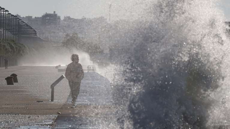 Kακοκαιρία Bettina: Άνεμοι 10 μποφόρ, καταιγίδες και χιόνια - Το νέο έκτακτο δελτίο της ΕΜΥ