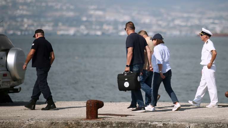 Ελεύθερος με περιοριστικούς όρους ο λιμενικός που πέταξε χειροβομβίδα σε σπίτι συναδέλφου του στη Γλυφάδα
