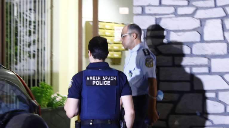 Τραγωδία στα Πατήσια: Η 34χρονη που βρέθηκε νεκρή με το νεογνό είχε γεννήσει και τα άλλα δύο παιδιά στο σπίτι