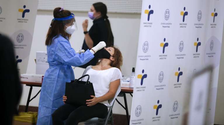 ΕΟΔΥ: Σε αυτά τα 46 σημεία θα πραγματοποιούνται σήμερα δωρεάν rapid test