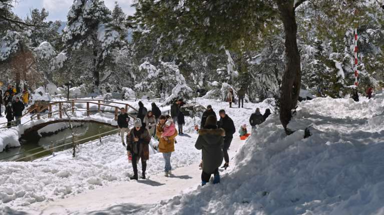 Καιρός: Χιόνια πάλι στην Αττική την Τρίτη - Αεροχείμαρρος βάζει τη χώρα στην κατάψυξη