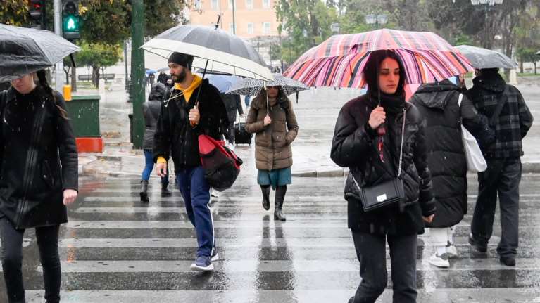 Σε εξέλιξη το εξπρές κύμα κακοκαιρίας: Καταιγίδες, ισχυροί άνεμοι και αφρικανική σκόνη - Τα μεσάνυχτα και στην Αττική