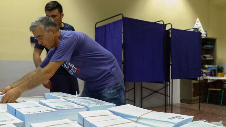 Ευρωεκλογές 2024: Tι πρέπει να γνωρίζουμε - Πότε ανοίγουν οι κάλπες - Ένας στους τέσσερις δεν ψηφίζει εκεί που είχε ψηφίσει