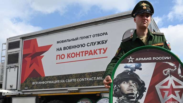 Πόλεμος στην Ουκρανία: Η Μόσχα που δεν ανακοινώνει απώλειες ζητά εθελοντές - Δίνει μισθό 3.000 ευρώ τον μήνα