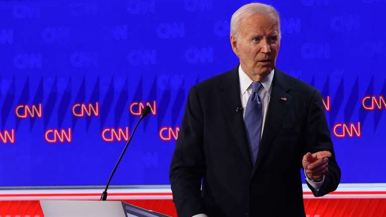 ΗΠΑ: Στυλώνει τα πόδια ο Μπάιντεν – &quot;Παραμένει απολύτως μέσα στην κούρσα για τον Λευκό Οίκο&quot;