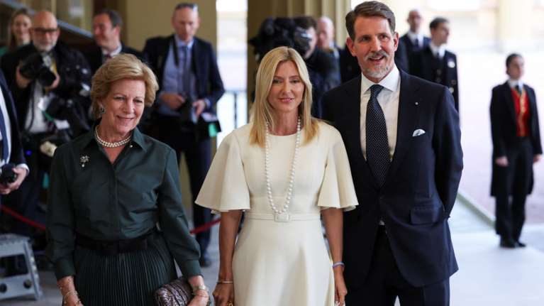 Στο Φισκάρδο με στιλ κοσμοπολίτισσας η Μαρί Σαντάλ: Το φλοράλ φόρεμα με τα φουσκωτά μανίκια και η βόλτα στα σοκάκια