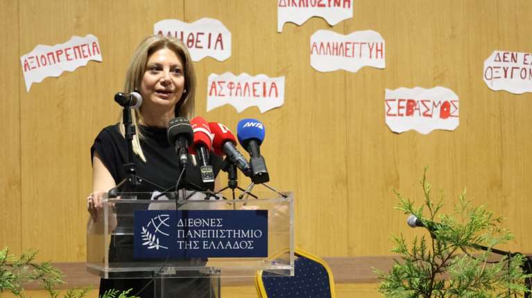 Το Μαξίμου και η Μαρία Καρυστιανού: Σεβασμός στη μητέρα, αλλά αφού κάνει κόμμα γίνεται πολιτική αντίπαλος