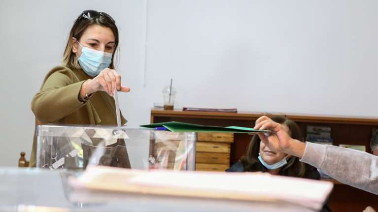 Δημοσκόπηση Metron Analysis: Στο 6,9% η διαφορά της ΝΔ με τον ΣΥΡΙΖΑ - Απίθανη η επίτευξη αυτοδυναμίας