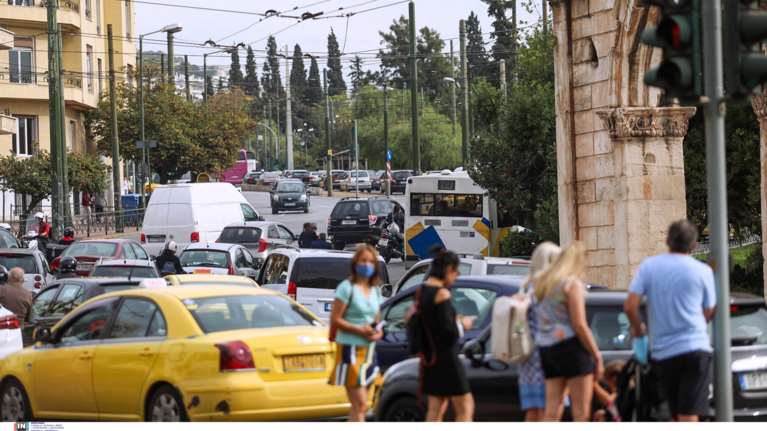 Επιστρέφει από τη Δευτέρα ο Δακτύλιος: Ποιους δρόμους περιλαμβάνει, τι ισχύει για τις άδειες, πώς αλλάζει το ωράριο