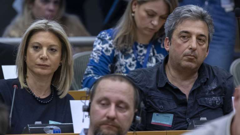 Τέμπη: Καρυστιανού και Ασλανίδης ζητούν από τη Βουλή άρση ασυλίας Καραμανλή και Σπίρτζη