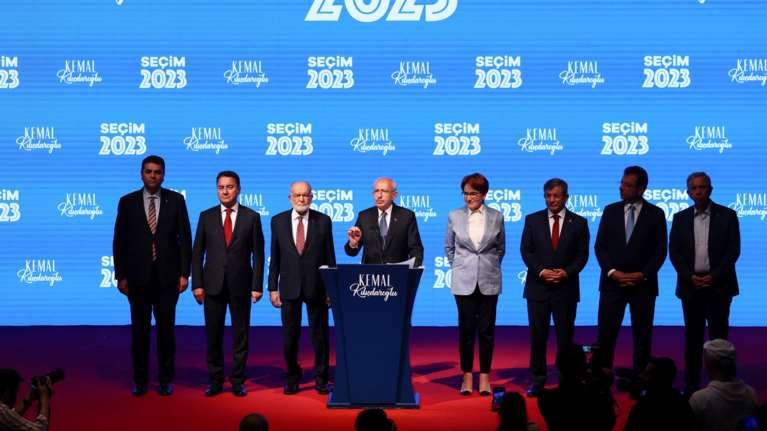 Τουρκία: Γκρίνια και απογοήτευση στους ψηφοφόρους της αντιπολίτευσης - Βγαίνει μπροστά ο Ιμάμογλου ενόψει β’ γύρου