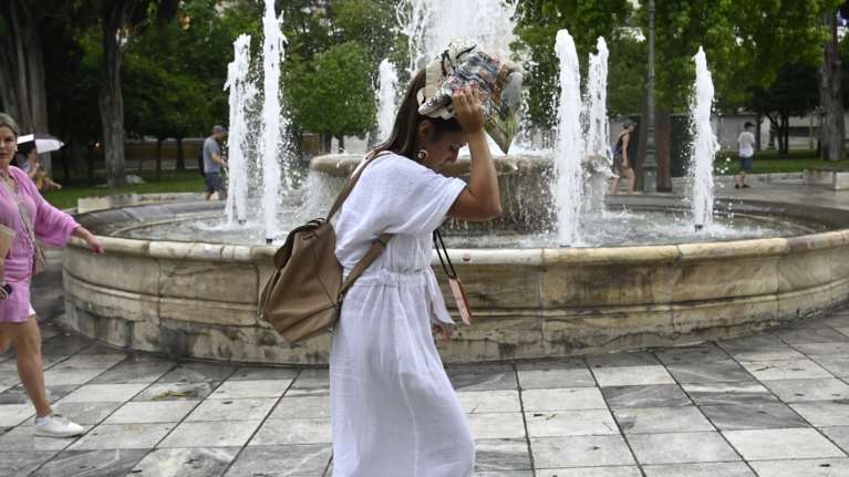Καιρός: Κυριακή με μπόρες και ζέστη έως και 38 βαθμούς - Πότε και πού θα πέσει η θερμοκρασία έως και 6 βαθμούς