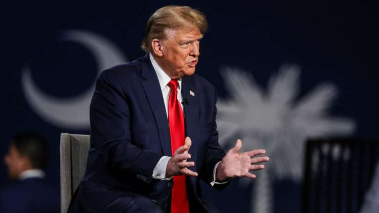 ΗΠΑ: Ο Τραμπ παρομοίασε τις δικαστικές του περιπέτειες με τη μεταχείριση του Ναβάλνι στις ρωσικές φυλακές