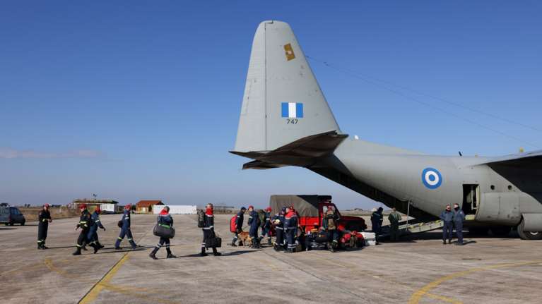 Ανθρωπιστική βοήθεια και στη Συρία στέλνει η Ελλάδα: Φάρμακα, σκηνές και εφόδια για τους πληγέντες