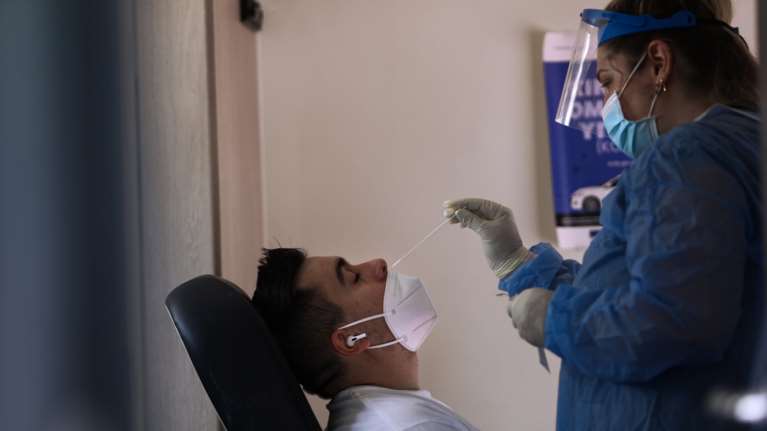 Συναγερμός από τον ΠΟΥ: Η μετάλλαξη Δέλτα σαρώνει την Ευρώπη- Χρειάζονται περισσότερα δωρεάν τεστ και μέτρα