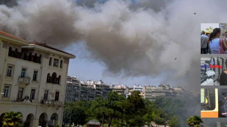 Φωτιά στην Αριστοτέλους: Δύο διασωληνωμένοι - 44 απεγκλωβισμένοι, ανάμεσά τους και παιδιά [Συγκλονιστικές Εικόνες]