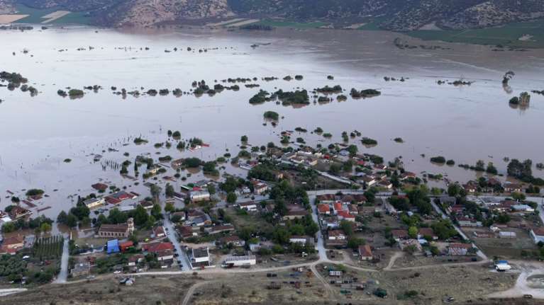 Πάνω από 1,5 δισ. ευρώ ο &quot;λογαριασμός&quot; του Daniel - Μέσα στην εβδομάδα οι αιτήσεις για &quot;πρώτη αρωγή&quot; -  Παγώνουν τα μέτρα για την ακρίβεια