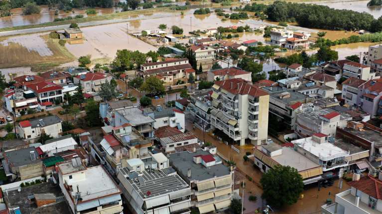 Δυσκολες ώρες στη Λάρισα: Εκκενώθηκαν Γιάννουλη και Άγιος Θωμάς  - Μήνυμα από το 112, ανεβαίνει επικίνδυνα ο Πηνειός